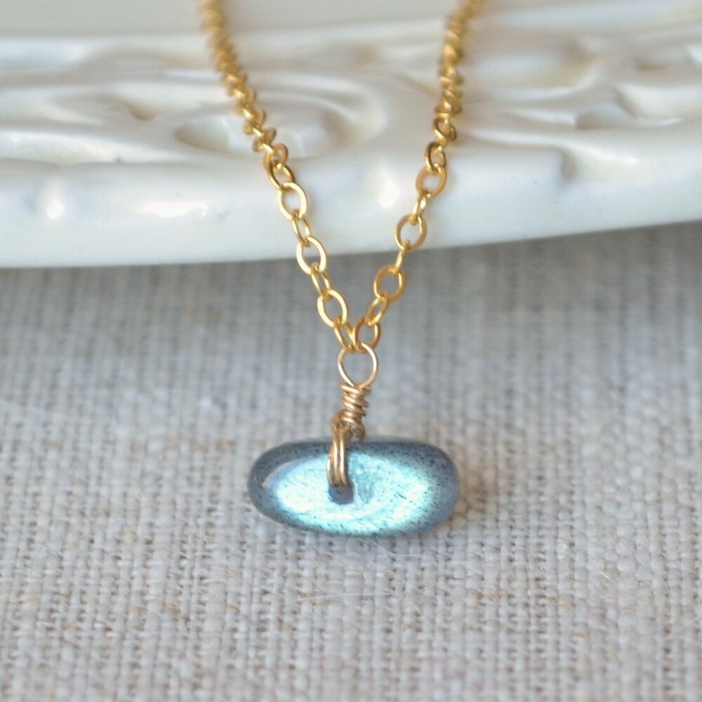 Dainty Labradorite Choker Necklace in Gold